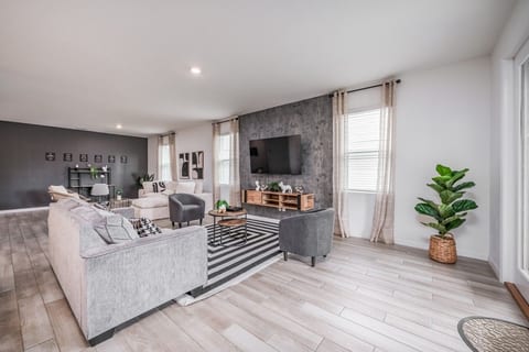 2260 Derwent Dr Davenport FL-16