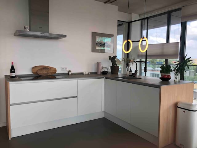 Modern, stylish with great views (100m2)