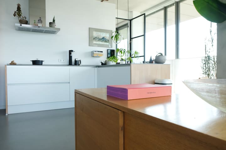 Modern, stylish with great views (100m2)