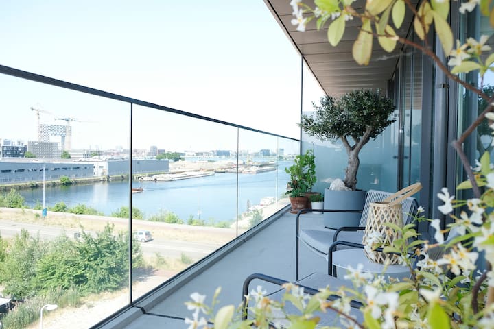 Modern, stylish with great views (100m2)