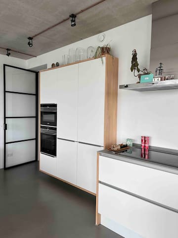 Modern, stylish with great views (100m2)