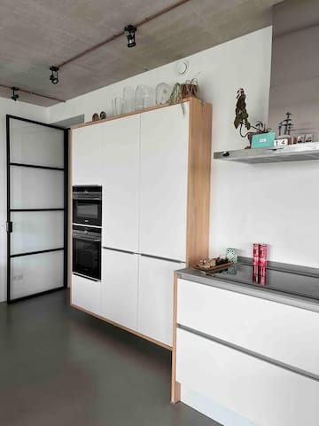 Modern, stylish with great views (100m2)