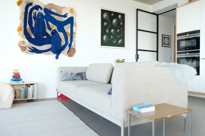 Modern, stylish with great views (100m2)