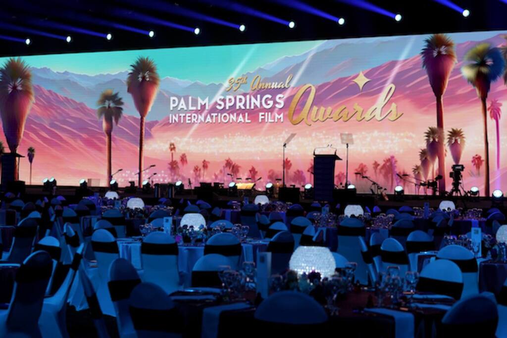 Lights, camera, action! ✨ Experience the magic of cinema at the Palm Springs International Film Festival. Celebrate talented filmmakers, enjoy stunning screenings, and soak in the vibrant atmosphere. A must-visit for movie lovers!