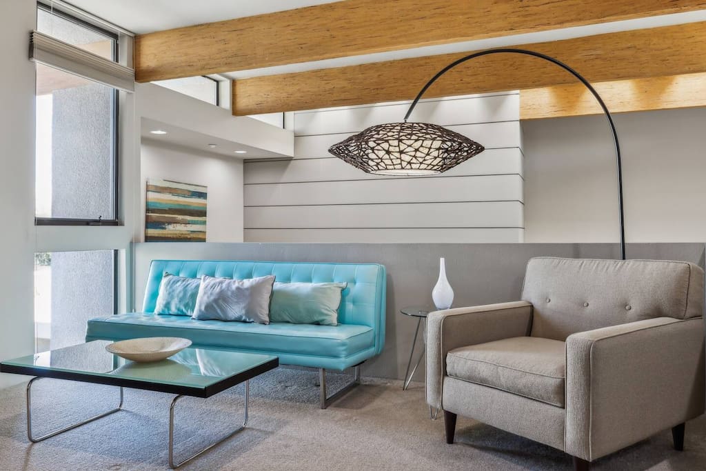 Discover your serene escape in this stylish loft! ✨ The artistic Filipino seaweed lamp sets the mood, while the spacious bedroom overlooks the vibrant living area—ideal for entertaining or curling up with a good book. Relax and recharge in style!