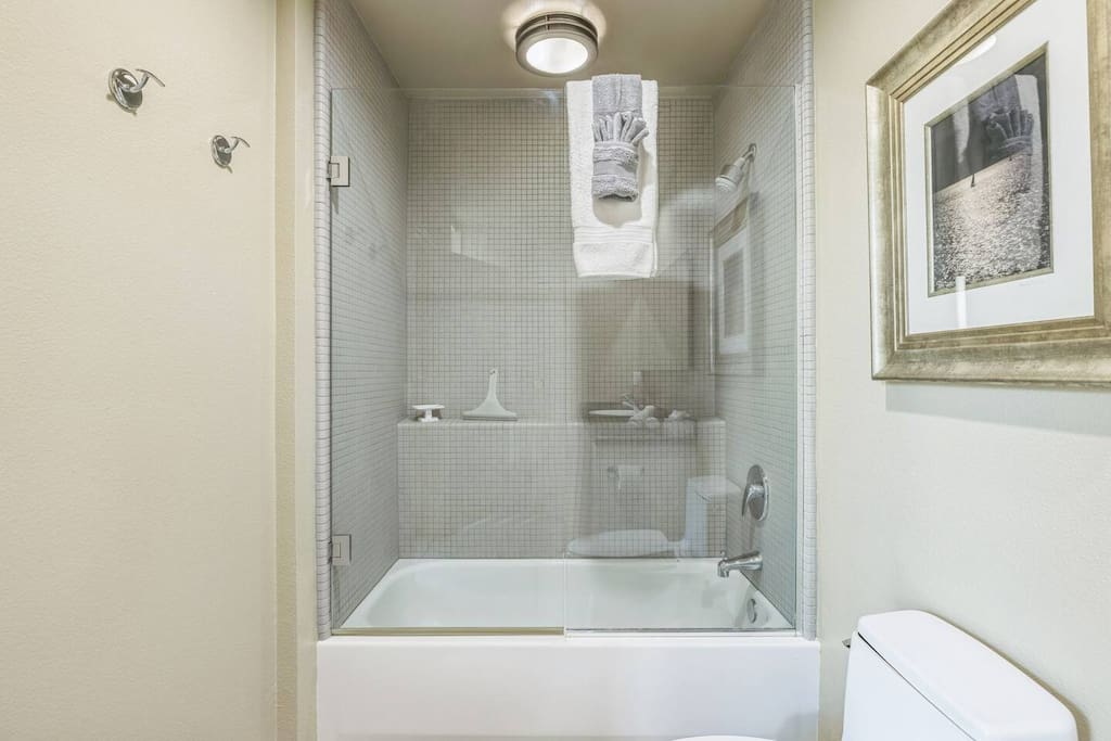 Welcome to our first bathroom, where style meets practicality! With modern fixtures and a bright, inviting design, it’s perfect for your needs. Enjoy ample space and all the essentials for a refreshing shower or a quick touch-up during your stay!