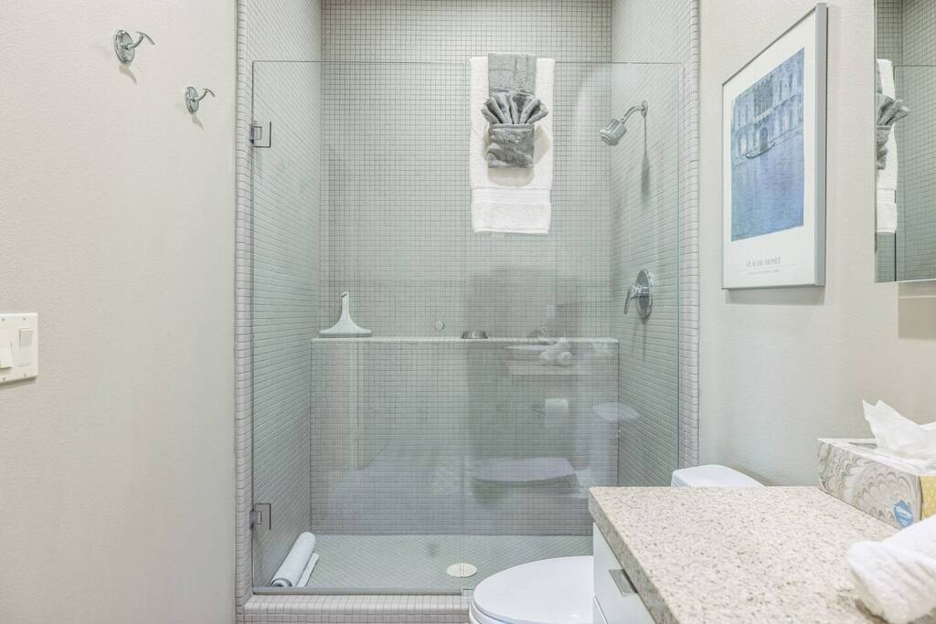 Here is our 1st bathroom, where style meets functionality! Featuring modern fixtures and a bright, welcoming design, its perfect for your needs. Enjoy plenty of space and all the essentials for a refreshing shower or quick freshen-up during your stay