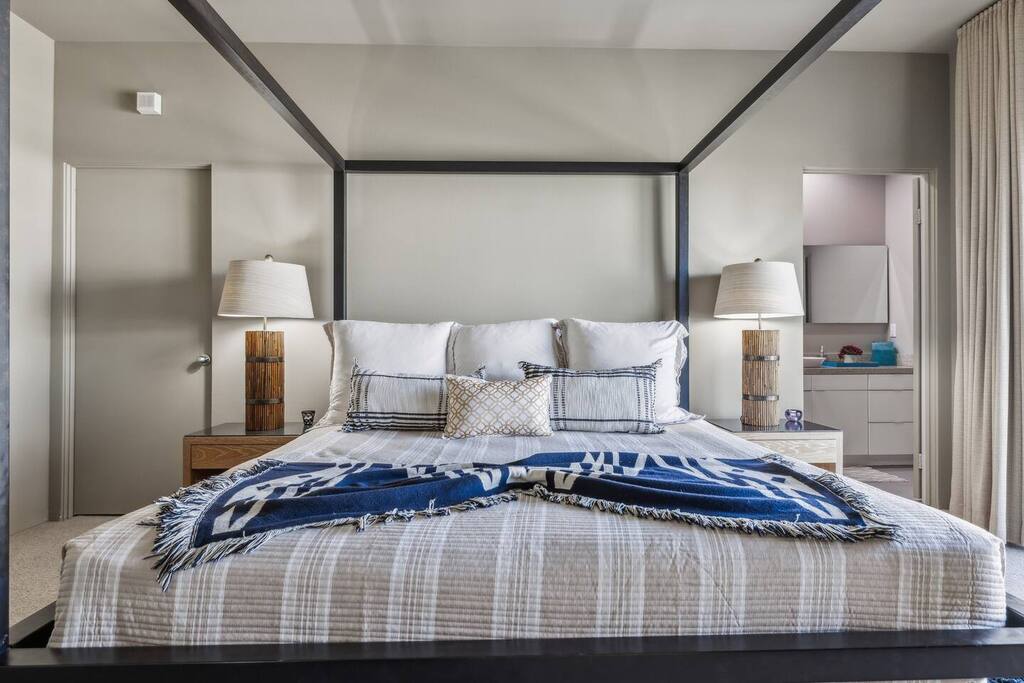 Unwind in this luxurious master bedroom with stunning views of the courtyard and pool!  Step outside to enjoy al fresco dining with breathtaking mountain vistas. The perfect blend of comfort and nature awaits you for a memorable getaway! ️✨