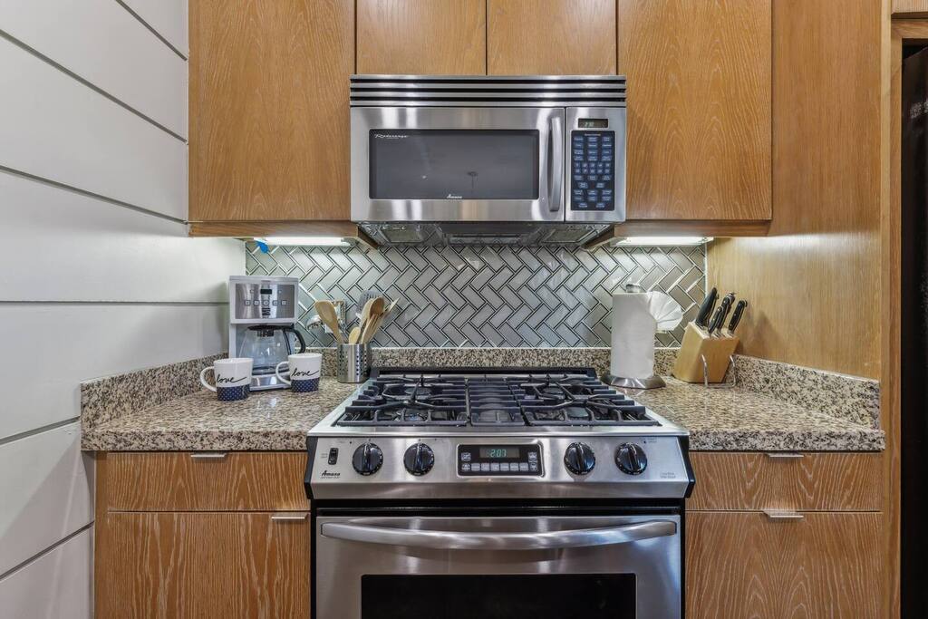 Welcome to our inviting kitchen! Featuring modern appliances and a spacious oven, it’s perfect for baking and cooking. Enjoy meal prep on the sleek countertops and gather around the cozy dining nook for delicious meals and great company!