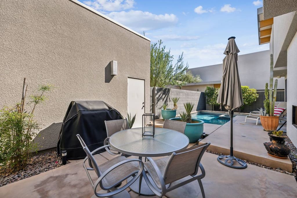 Fire up the grill in our outdoor BBQ area! Enjoy delicious meals at the spacious table surrounded by comfy chairs. Perfect for family gatherings or get-togethers, this inviting space is ideal for savoring good food and great company under the sun!