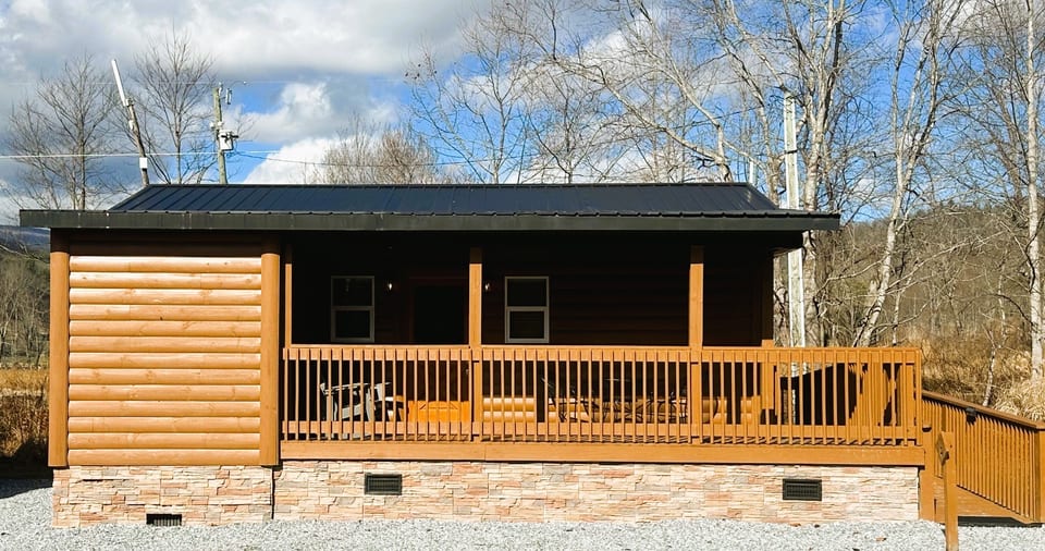 Buck Hill Tiny Home Cabin #5 Honeymoon Suite (ADA) - Newland