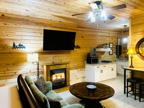 Buck Hill Tiny Home Cabin #5 Honeymoon Suite (ADA)