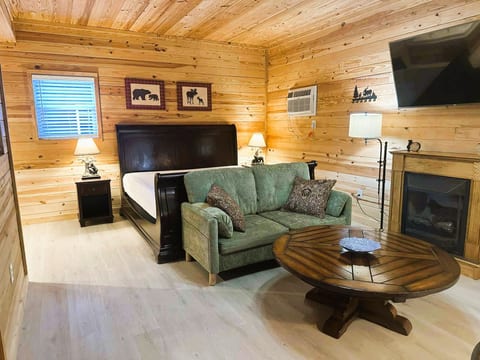 Buck Hill Tiny Home Cabin #5 Honeymoon Suite (ADA)