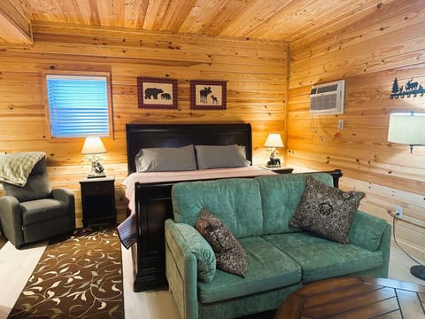 Buck Hill Tiny Home Cabin #5 Honeymoon Suite (ADA)