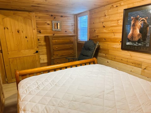 Buck Hill Tiny Home Cabin #3 Mountain & Pond Views