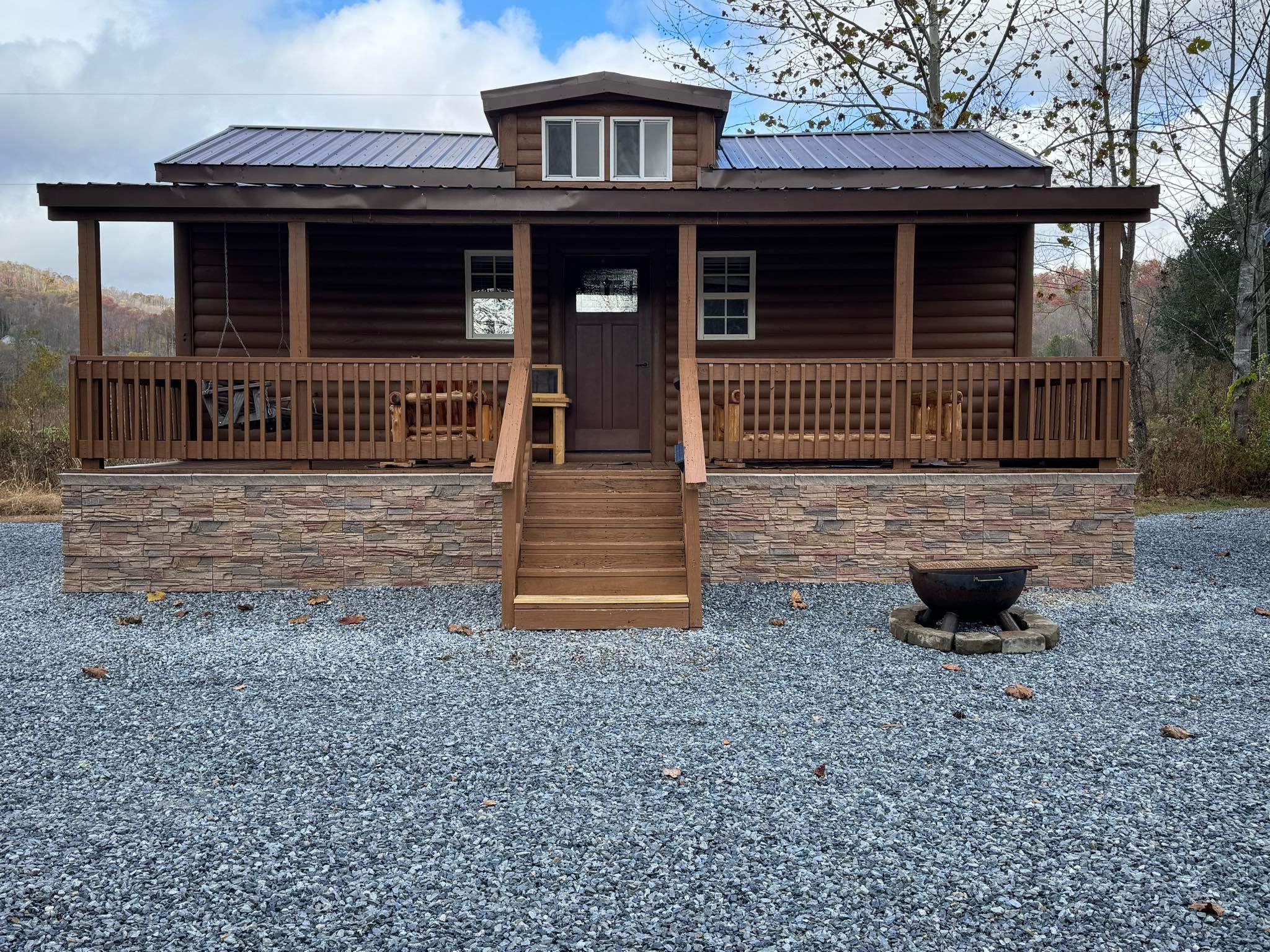 Buck Hill Tiny Home Cabin #3 Mountain & Pond Views