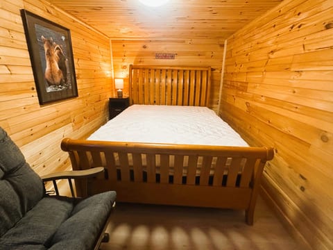 Buck Hill Tiny Home Cabin #3 Mountain & Pond Views