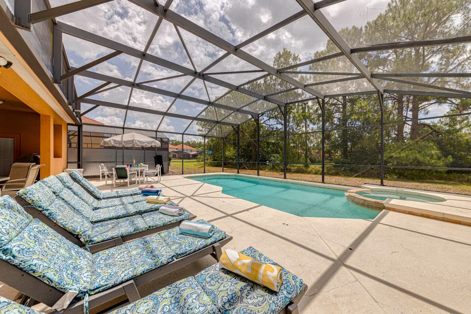 SUNNY SOUTH-FACING POOL HOME WITH GAME ROOM - Davenport
