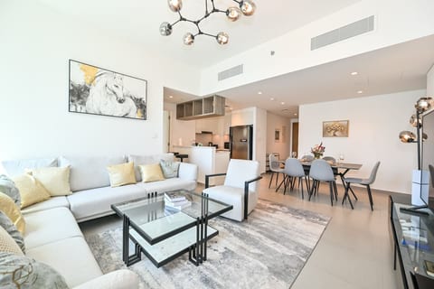 Burj Khalifa View | Luxury 2BR | Gym&Pool