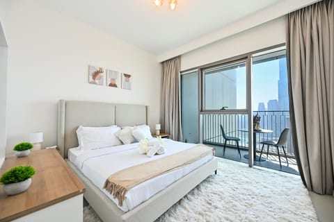 Burj Khalifa View | Luxury 2BR | Gym&Pool