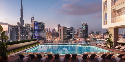 Vserve - 1 BR Escape With City Views & Canal Vibes