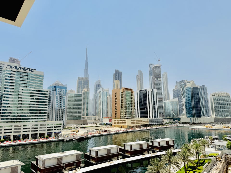Vserve - 1 BR Escape With City Views & Canal Vibes - Tecom - Dubai - United Arab Emirates