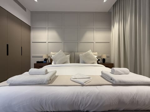 Vserve - 1 BR Escape With City Views & Canal Vibes