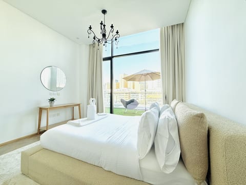 Vserve - Elegant Penthouse Stay in the Heart of JVC