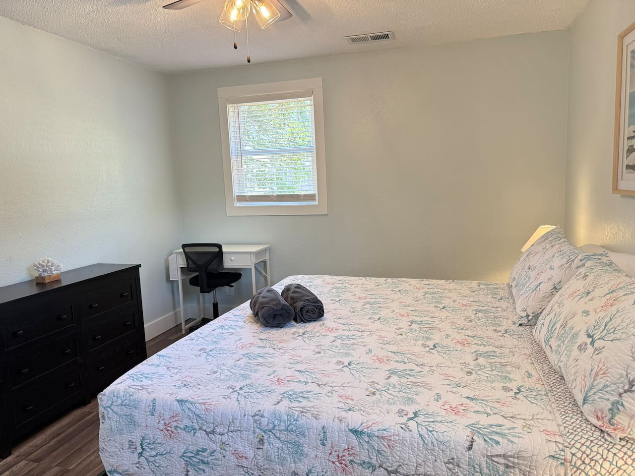 King Bed, Fast Wi-FI, Beach House