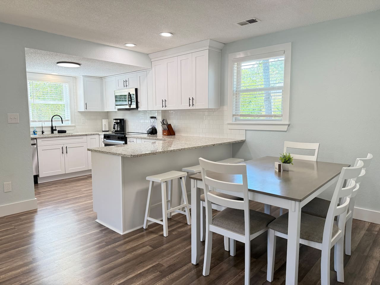 King Bed, Fast Wi-FI, Beach House