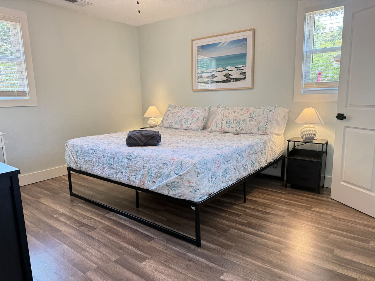 King Bed, Fast Wi-FI, Beach House