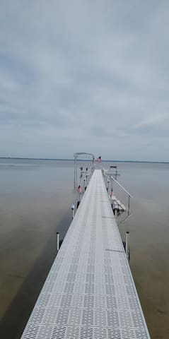 Lakefront living at its best!