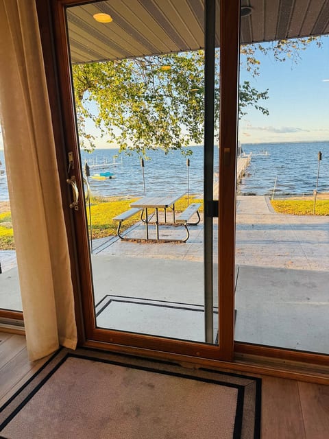 Large Lake front home, great for bigger families! image 4