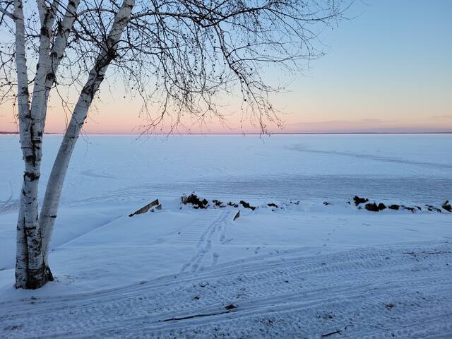 Lakefront living at its best!
