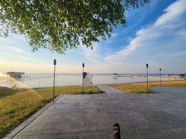 Lakefront living at its best!