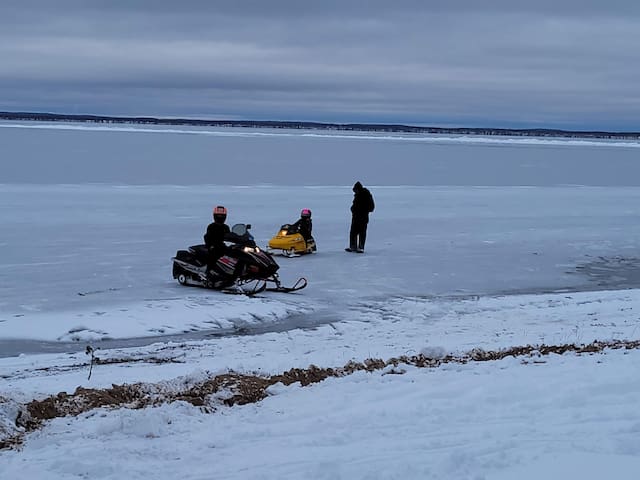Lakefront living at its best!