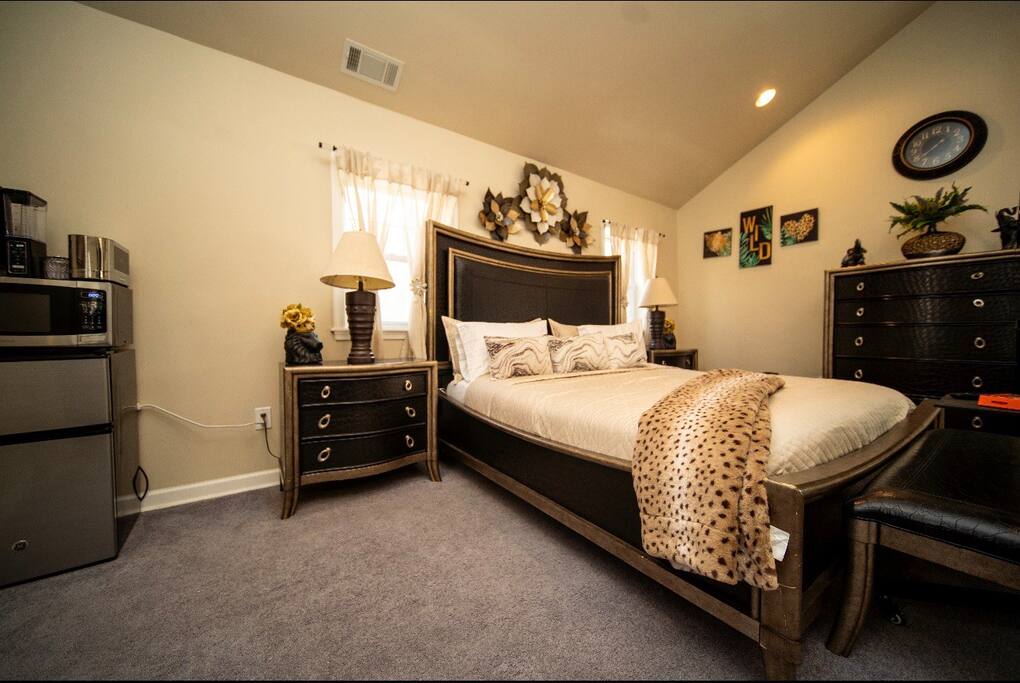 Shawmont Chateau Safari Suite