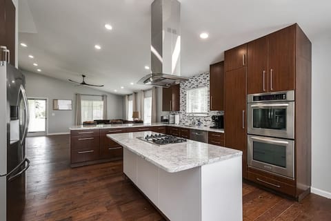 Chef's Kitchen, King Bed by GM Orion, Shops/Dining