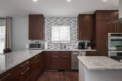 Chef's Kitchen, King Bed by GM Orion, Shops/Dining