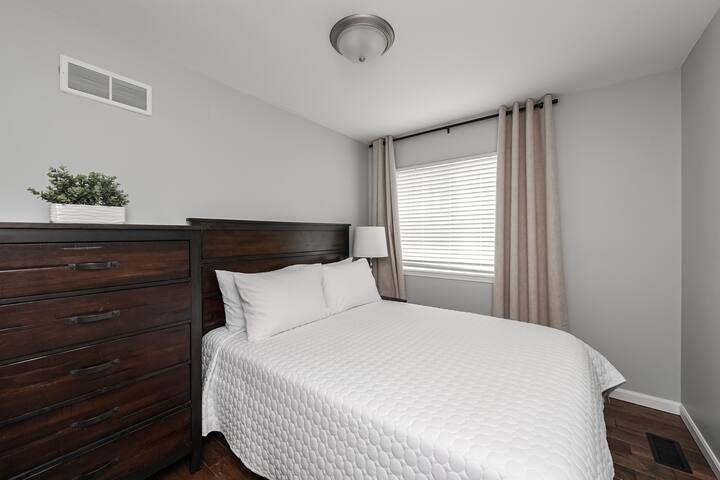 Chef's Kitchen, King Bed by GM Orion, Shops/Dining - Orion charter Township Chef's Kitchen, King Bed by GM Orion, Shops/Dining - Orion charter Township