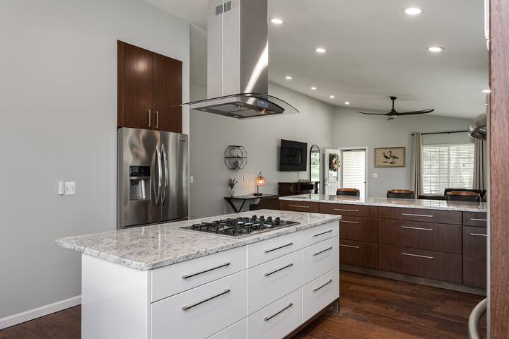Chef's Kitchen, King Bed by GM Orion, Shops/Dining - Orion charter Township Chef's Kitchen, King Bed by GM Orion, Shops/Dining - Orion charter Township