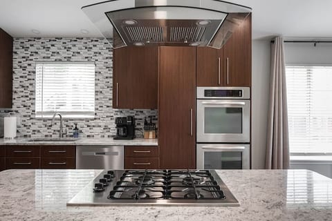 Chef's Kitchen, King Bed by GM Orion, Shops/Dining
