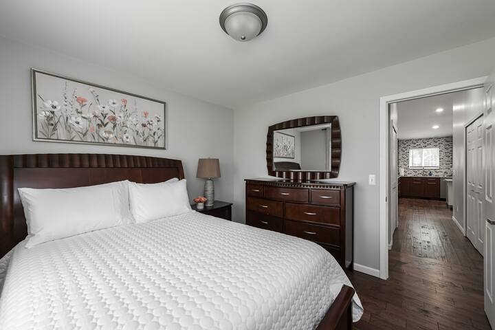 Bedroom 3 Bedroom 3 - Chef's Kitchen, King Bed by GM Orion, Shops/Dining - Orion charter Township