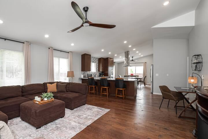 Chef's Kitchen, King Bed by GM Orion, Shops/Dining - Orion charter Township Chef's Kitchen, King Bed by GM Orion, Shops/Dining - Orion charter Township
