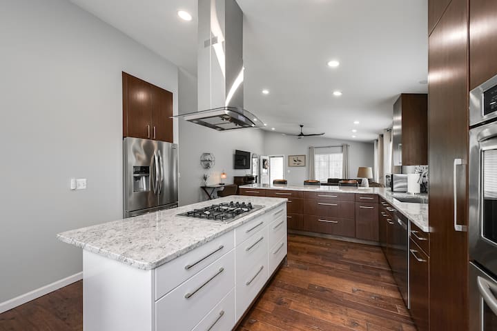Chef's Kitchen, King Bed by GM Orion, Shops/Dining - Orion charter Township Chef's Kitchen, King Bed by GM Orion, Shops/Dining - Orion charter Township
