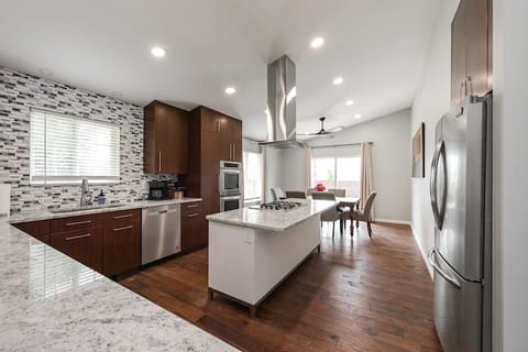 Chef's Kitchen, King Bed by GM Orion, Shops/Dining