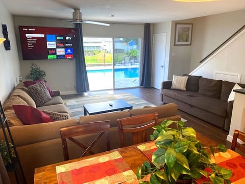 On Water | Pool | 1250 ft² | King | Tarpon Harbor