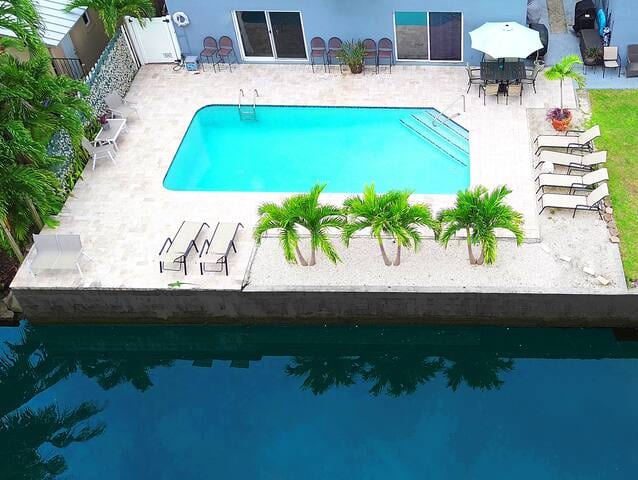 On Water | Pool | 1250 ft² | King | Tarpon Harbor - Fort Lauderdale