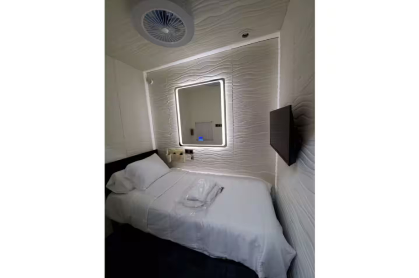 Best Private Room in Downtown | Free Coffee