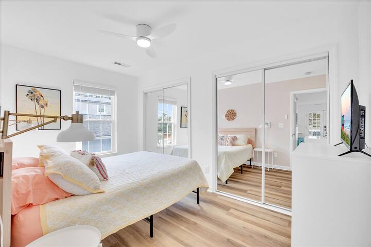 Centennial @ CB/Sleeps 8/GameRm/Island Greenway